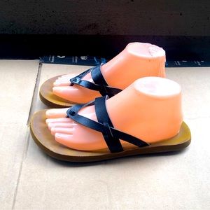 Flojos Women's Black Leather Priya Flip-Flop Sandals Size 9.5